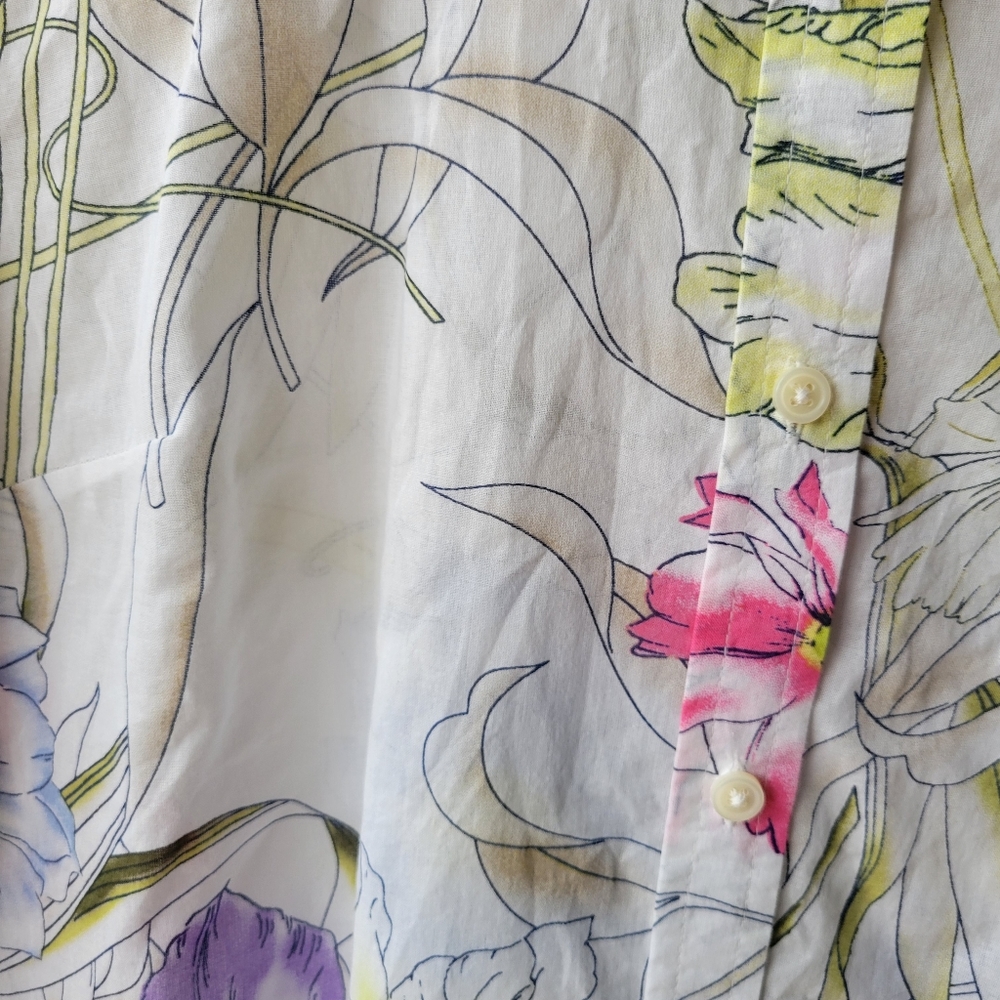 Old navy small floral button-down - Picture 2 of 8